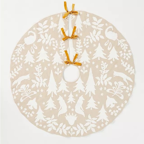 Noelle Tree Skirt